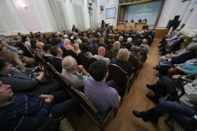 Председатель Законодательного Собрания области Александр Лазарев провел  публичный отчет о деятельности областного парламента в Копейске