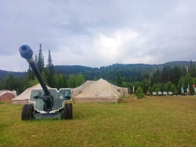 В открытии смены в военно-патриотическом лагере принял участие первый заместитель председателя Законодательного Собрания Челябинской области Денис Моисеев.