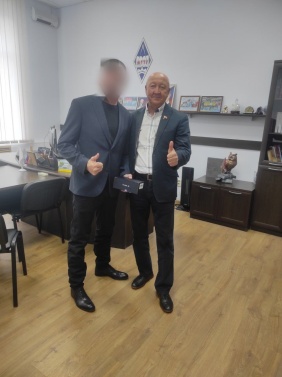 Депутат Законодательного Собрания Челябинской области Валерий Колокольцев встретился с участником специальной военной операции.