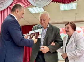 Награждение супружеских пар знаком «Семейное счастье» в Еманжелинском округе