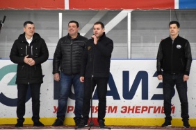 Председатель Законодательного Собрания Челябинской области Александр Лазарев побывал в Южноуральске на товарищеском матче команд «Трактор» и «Форэнерго»