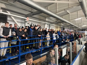 Председатель Законодательного Собрания Челябинской области Александр Лазарев побывал в Южноуральске на товарищеском матче команд «Трактор» и «Форэнерго»