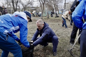 Депутаты Законодательного Собрания приняли участие в субботнике