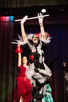 При поддержке заместителя председателя Законодательного Собрания Вадима Ромасенко в ДК «Станкомаш» состоялась премьера мюзикла