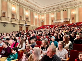 При поддержке заместителя председателя Законодательного Собрания Вадима Ромасенко в ДК «Станкомаш» состоялась премьера мюзикла