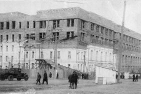 Реконструкция бывшего здания Государственного банка для размещения Челябинского обкома ВКП(б)ю 1934-1935 гг. Фото из фондов ТО "Каменный пояс"