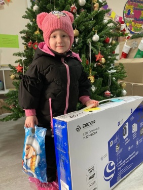 Депутаты Законодательного Собрания продолжают исполнять заветные мечты детей в рамках новогодних благотворительных акций